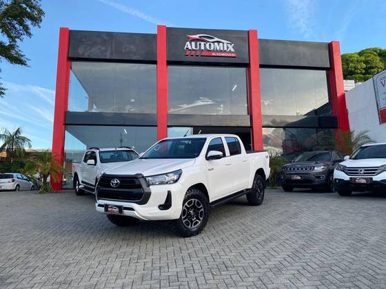 TOYOTA HILUX 2.8 D-4D TURBO DIESEL CS 4X4 MANUAL